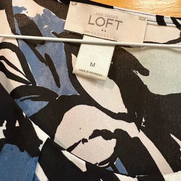 Loft blue floral print tank top size medium - Picture 3 of 5